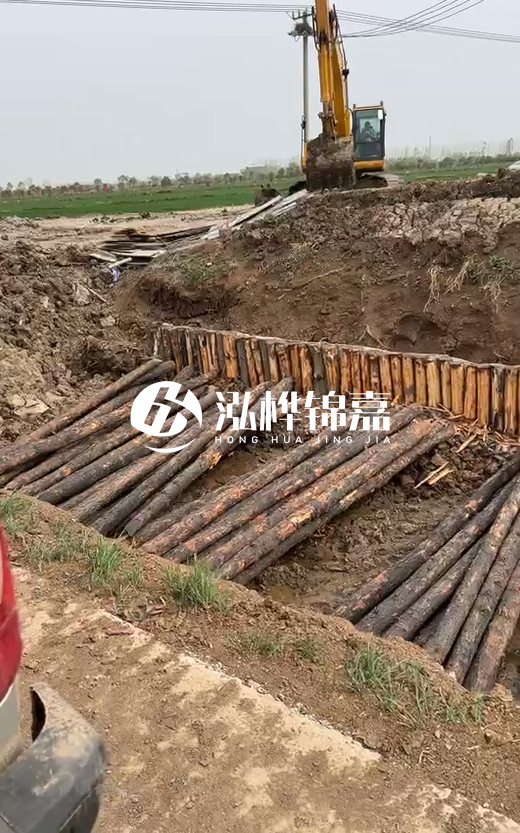 5米大頭16松木樁多少錢一根？按小頭報(bào)價(jià)貴還是大頭報(bào)價(jià)貴？